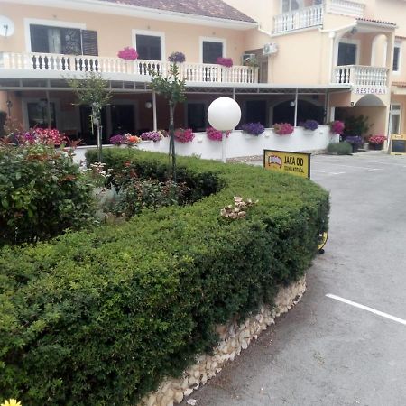 Hotel Pansion Restoran Marin Posedarje Exterior foto