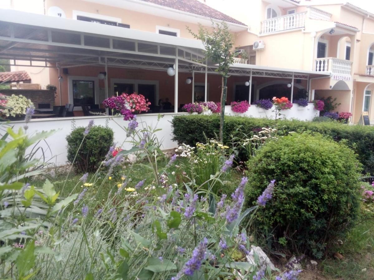 Hotel Pansion Restoran Marin Posedarje Exterior foto